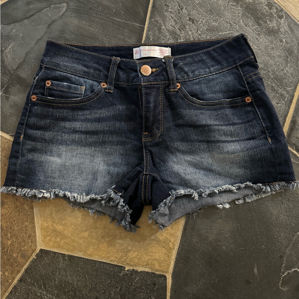 No Boundaries Jean shorts, size 5